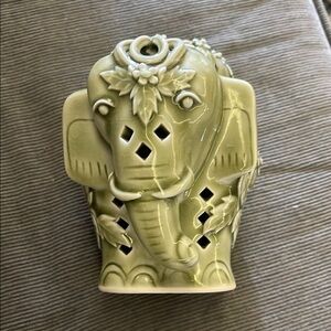 Thai Celedon elephant aroma pot